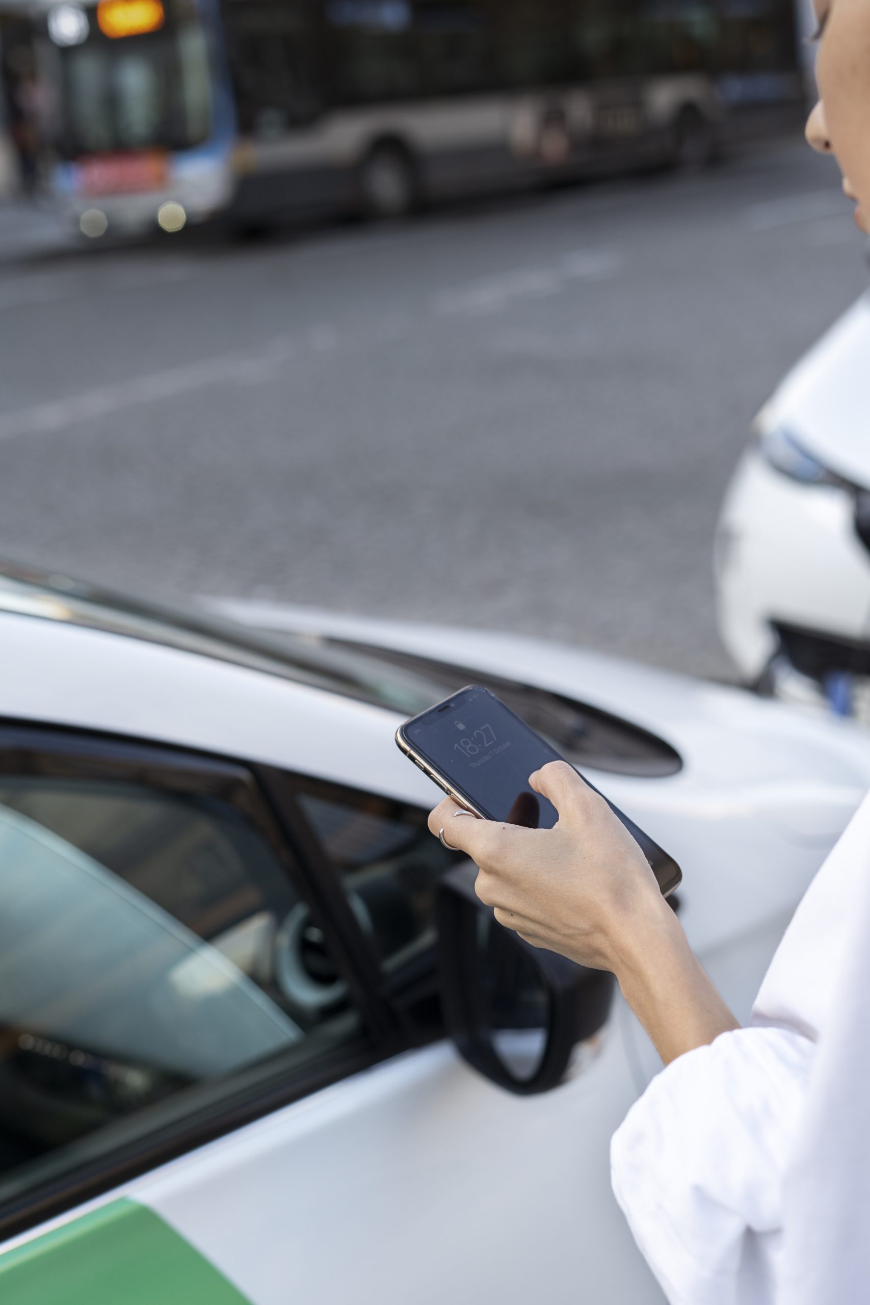cerca-de-coche-electrico-en-francia