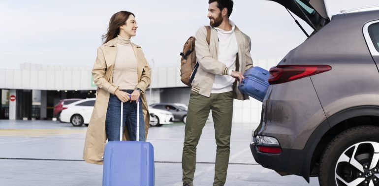 plano-completo-de-personas-viajando-juntas